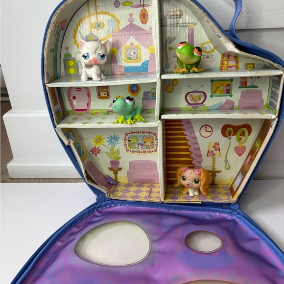 Littlest Pet Shop Portable House Carry Case + 4 Pets - Picture 7 of 8